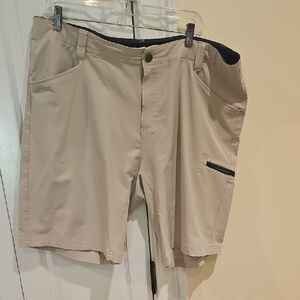 ZeroXposur Men's Beige Cargo Shorts Size 38